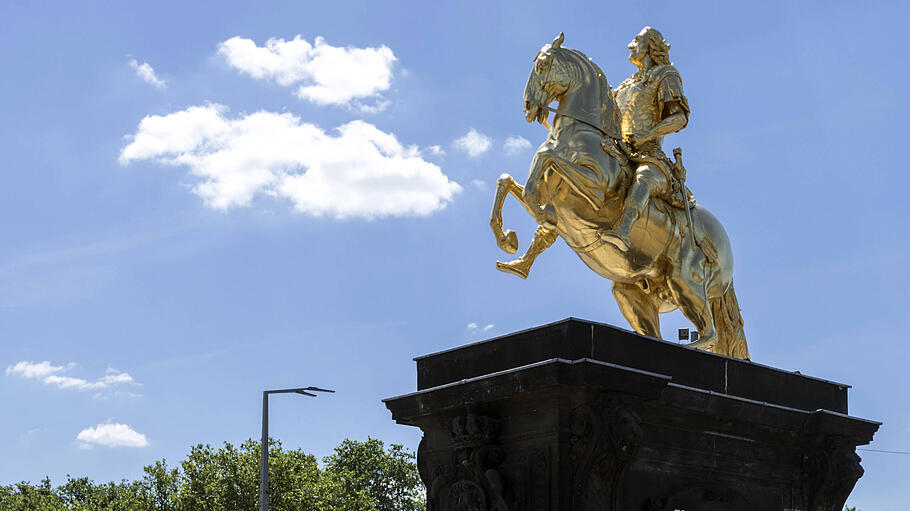Goldener Reiter, Reiterstandbild des sächsischen Kurfürsten August der Starke auf dem Neustädter Markt in Dresden *** Go