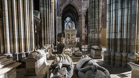 Statue von Louis von Evreux in der Basilika von Saint-Denis
