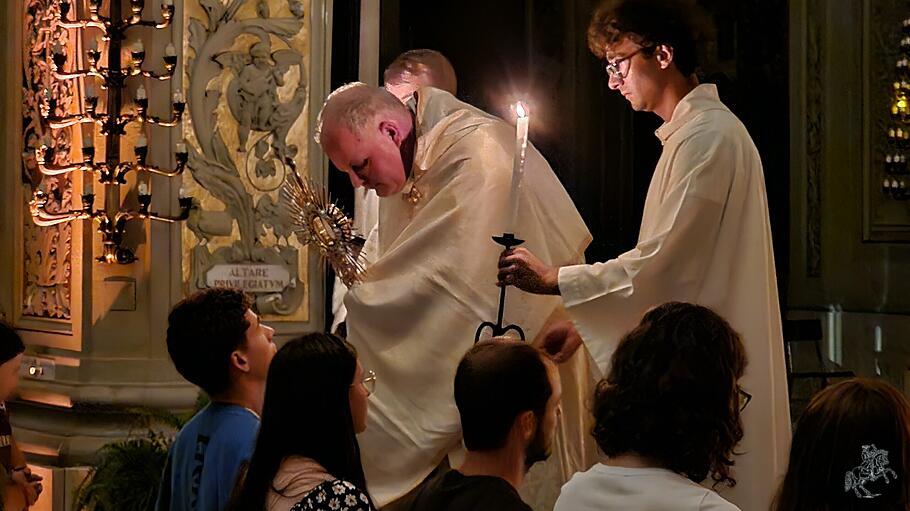 Segnung mit der heiligen Eucharistie