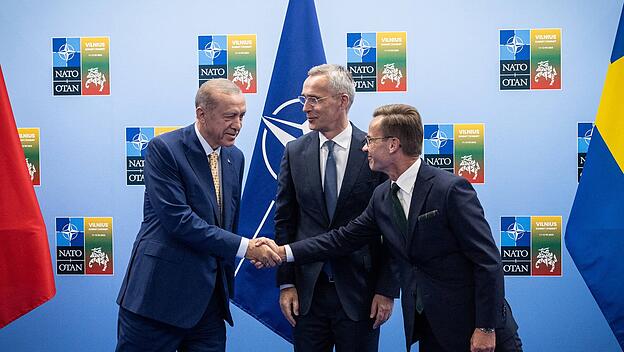 NATO-Generalsekretär Jens Stoltenberg mit Recep Tayyip Erdogan und Schwedens Premierminister Ulf Kristersson