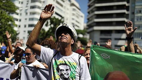 Supporters of presidential candidate Jair Bolsonaro pray during a demonstration after he was stabbed, in Rio de Janeiro