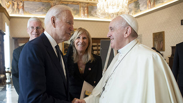 US-Präsident Joe Biden bei einem Treffen mit Papst Franziskus