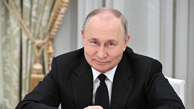 Putin feiert seinen Triumph, droht mit einem Weltkrieg