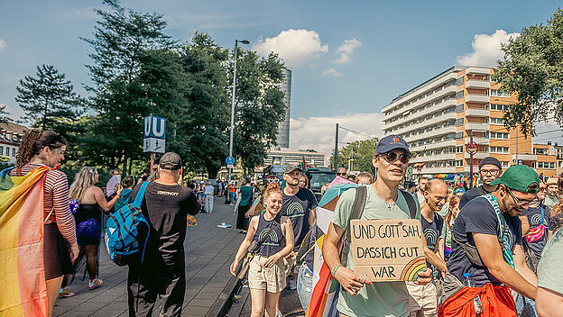 Kirchliche Verbände bei Christopher Street Day Parade in Köln