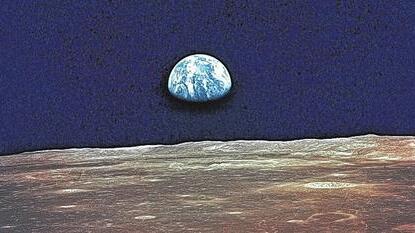 Aufgang der Erde über dem Mondhorizont