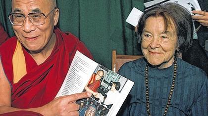 Luise Rinser ist stolz auf ihre Bekanntschaft mit dem Dalai Lama