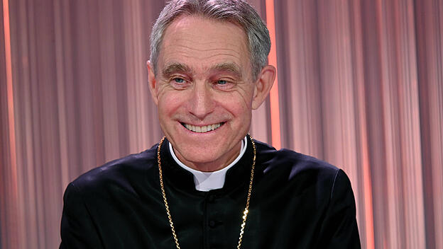 Foto IPP/Gioia Botteghi Roma 01/03/2023 trasmissone TV 5 minuti nella foto Padre Georg Ganswein ( arcivescovo ) ospite d
