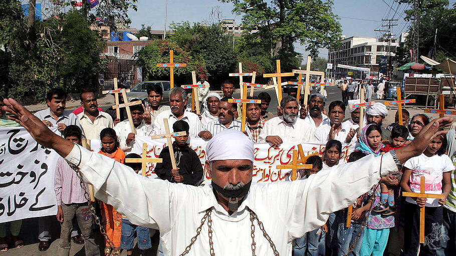 Christen protestieren in Lahore.