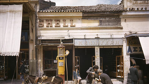 Esel vor Tankstelle, Griechenland 1950er