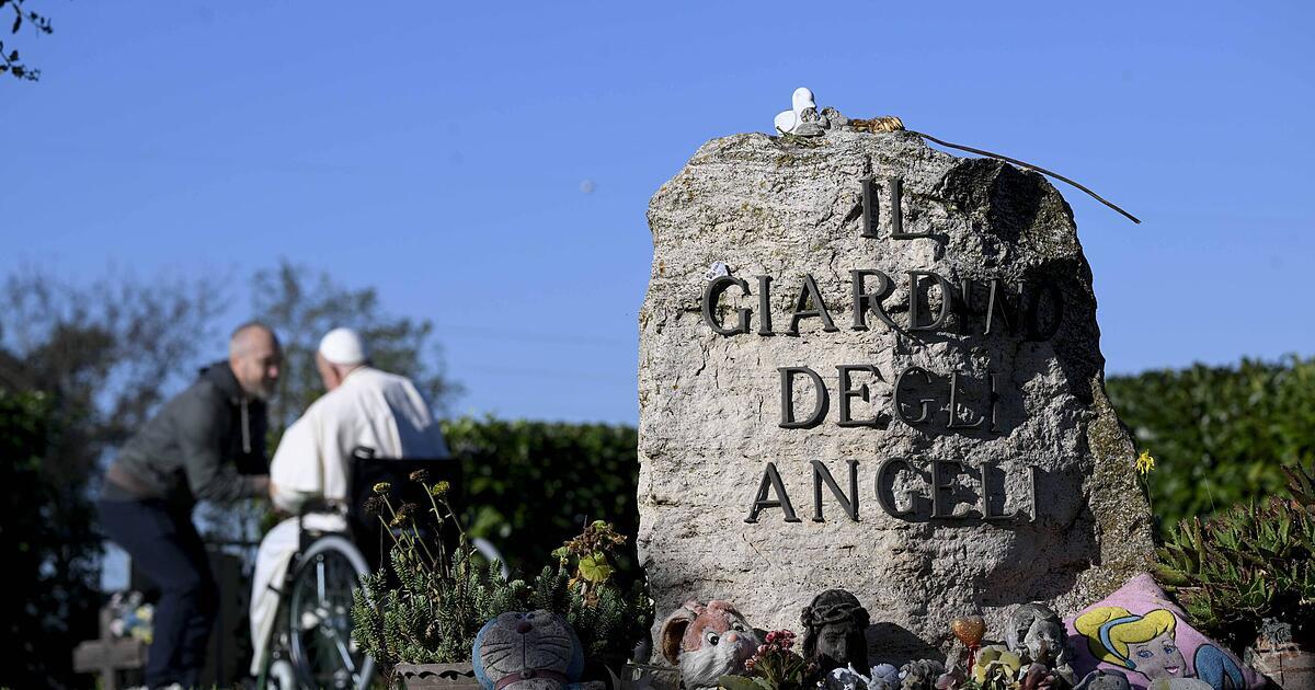 フランシスコ、中絶された子供たちの墓を訪問