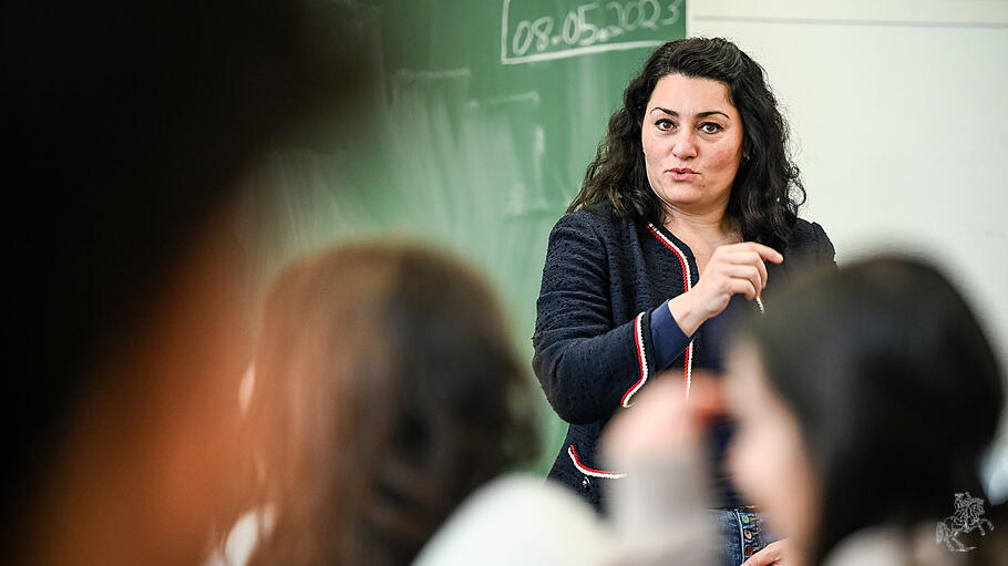 Lamya Kaddor gibt Unterrichtsstunde