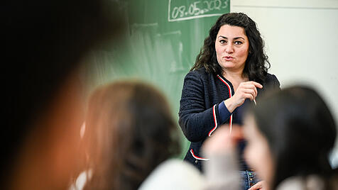 Lamya Kaddor gibt Unterrichtsstunde