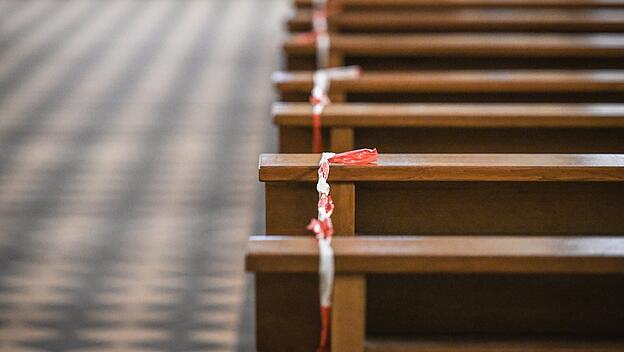 Abriegelung der Kirchenbänke in Zeiten von Corona