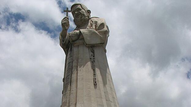 Statue  von Missionar Frei Damiao aus Bozzano (Italien) in Guarabira, Paraíba