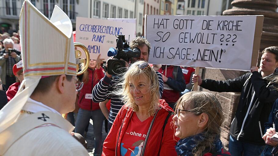 Frauen fordern Geschlechtergerechtigkeit in der Kirche