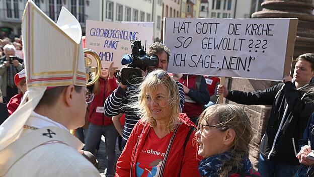 Frauen fordern Geschlechtergerechtigkeit in der Kirche