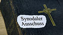 Bibel mit Schriftzug Synodaler Ausschuss Bibel mit Schriftzug Synodaler Ausschuss, 21.06.2023, Borkwalde, Brandenburg, A