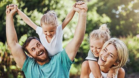 Gl&uuml;ckliche Familie