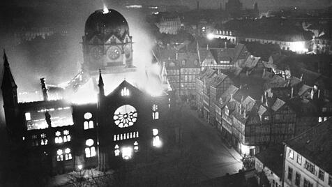 Synagoge von Hannover in der Nacht vom 9. auf den 10. November 1938.