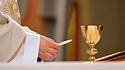 Priester braucht man vor allem für die Eucharistie
