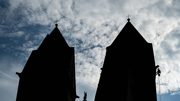 Industiekletterer bei der Arbeit am Limburger Dom