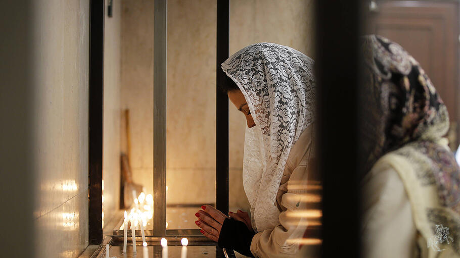 Orthodoxe Christen bei Gottesdienst in Teheran