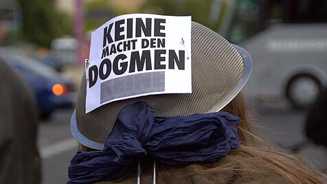 Die individuellen Vorstellungen von Nachfolge können die Eintracht unter den Gläubigen durchaus belasten.