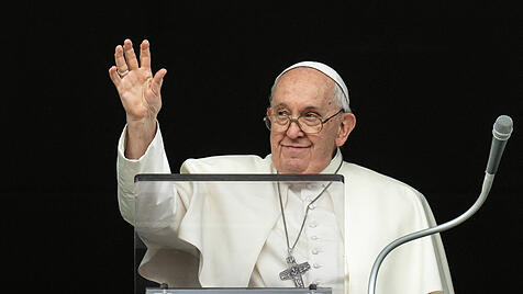 Papst Franziskus hat sich für eine Dokumentation mit Jugendlichen zum Gespräch getroffen.