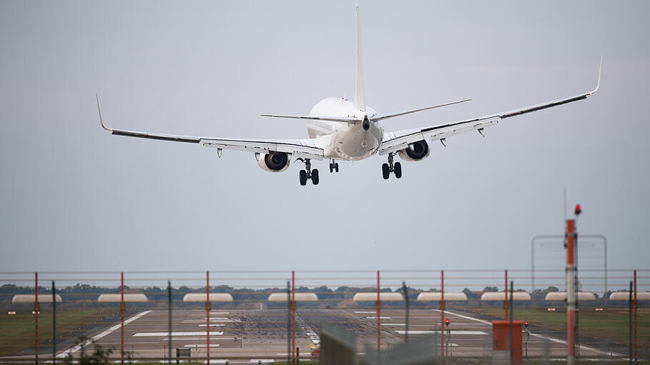 Flugzeug im Sturm