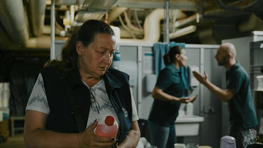 Heike (Sabine Thalau) droht, zwischen den Anspr&uuml;chen der Kunden und dem Mitarbeiter-Management aufgerieben zu werden. Ein halbdokumentarischer Film, der seine Wucht aus seiner Zur&uuml;ckhaltung gewinnt.