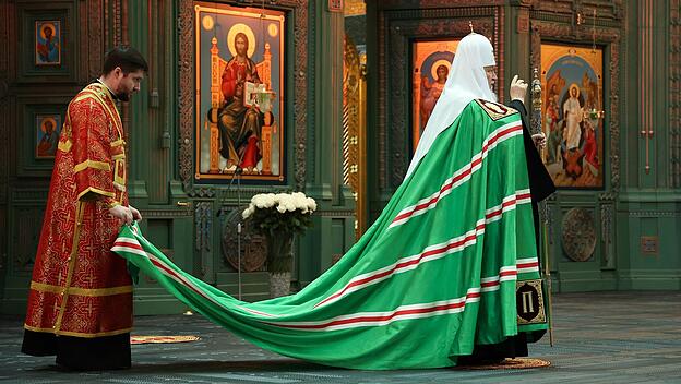 Patriarch Kyrill sitzt jetzt zwischen allen kirchlichen und politischen Stühlen