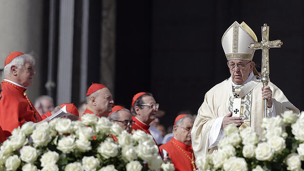 Papst hält Ostermesse