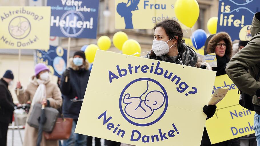 Abtreibungsgegner demonstrieren beim "Marsch für das Leben" in München