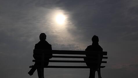 Symbolbild Distanz in der Ehe