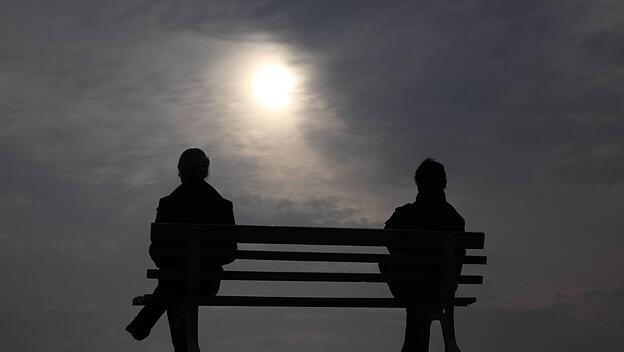 Symbolbild Distanz in der Ehe