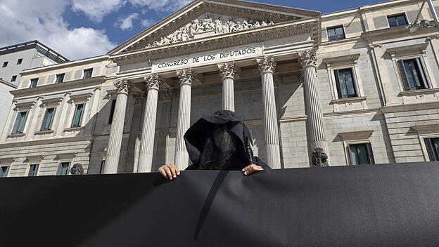 Sterbehilfe-Gesetz in Spanien verabschiedet