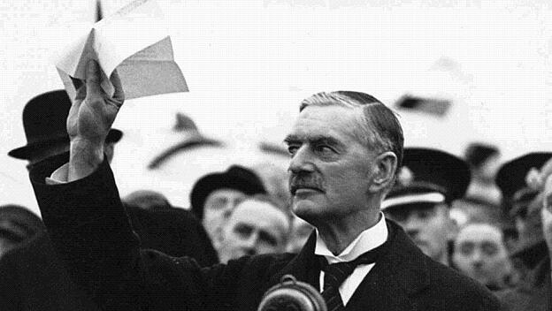 Neville Chamberlain, London 1938 &ndash; er war zuvor am Münchner Abkommen beteiligt