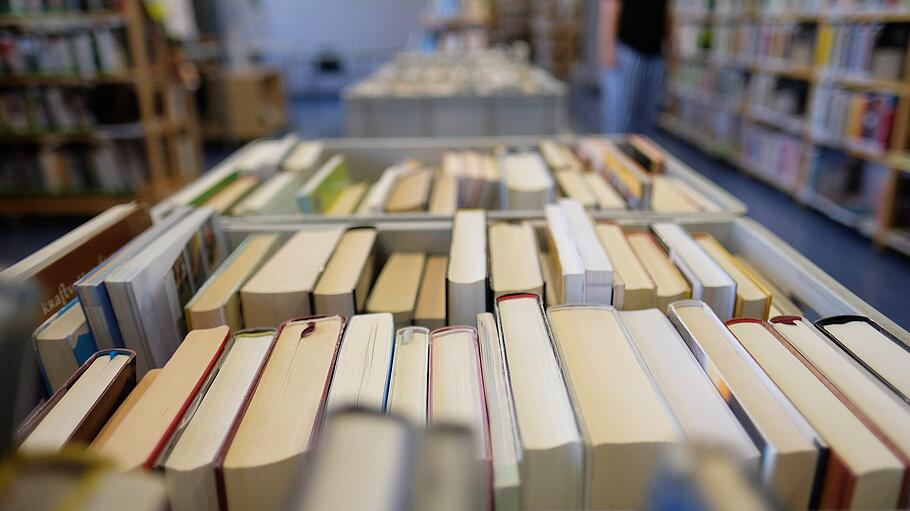 Debatte nach Bücherverbrennungen in Kanada