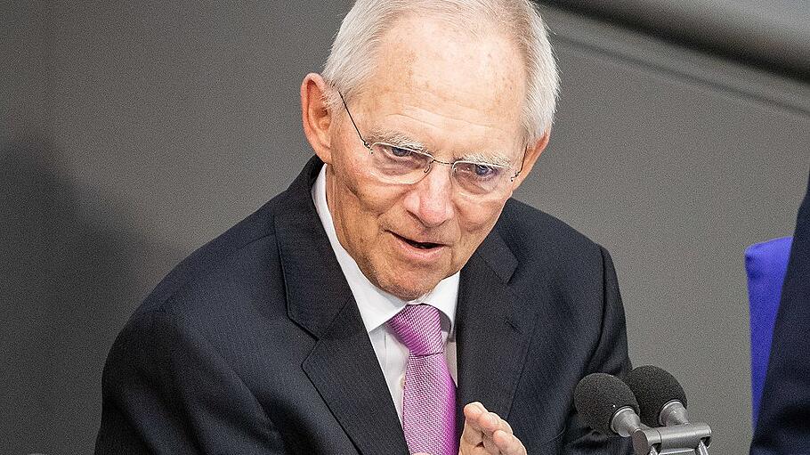 Wolfgang Schäuble führte mit harter Hand durch die Debatte