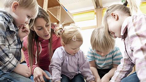 Frau mit Kindern