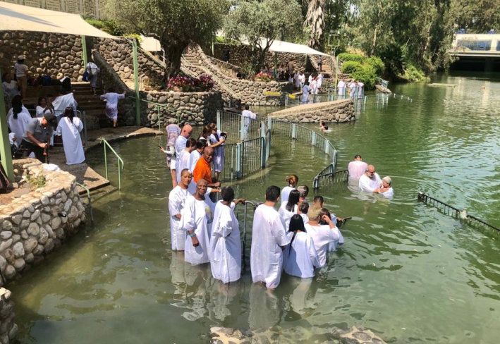 Taufe von Baptisten im Jordan