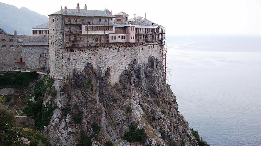 Kloster Simonos Petras thront 200 Meter über dem Meeresspiegel
