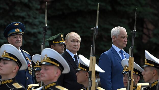 Russlands Präsident Wladimir Putin bei einer Militärparade