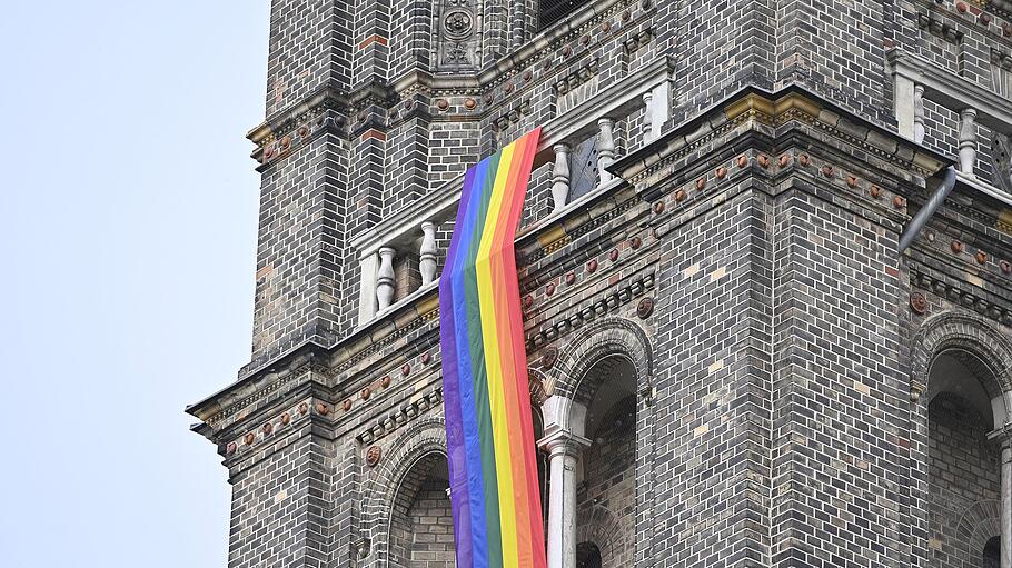 Kritik am Nein des Vatikans zur Segnung homosexueller Paare