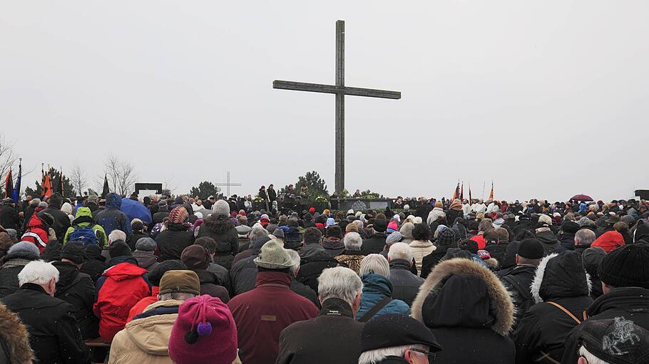 Kreuzweg auf die Bergehalde Prosper Haniel in Bottrop