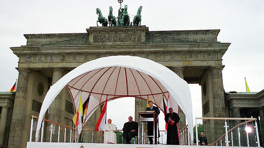 Papst Johannes Paul II. besucht Berlin