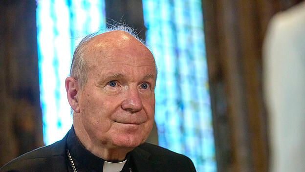 Zu seinem 80. Geburtstag tritt der Erzbischof von Wien von seinem Amt zurück. Sein Nachfolger wird in große Fußstapfen treten müssen.