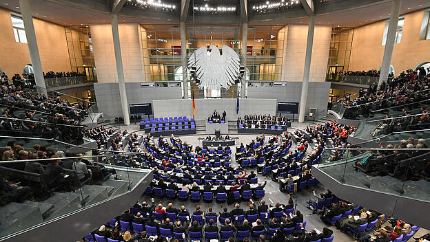 Bundestag entscheidet über Gesetzentwürfe zur Neuregelung der Organspende