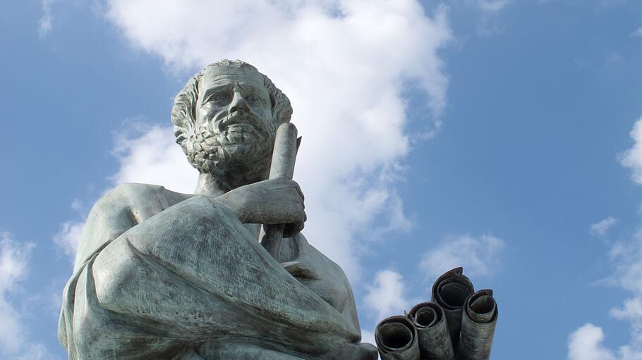 Statue von Aristoteles, einem großen griechischen Philosophen.