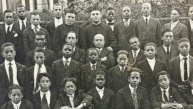 Patres Christmann und Baltes und ihre Schüler  in Greenville im Jahr 1921
